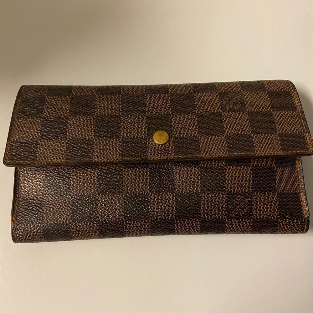 Damier long wallet 💯 authentic